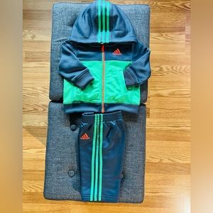 EUC-Adidas tracksuit w/hood-baby size 6 months